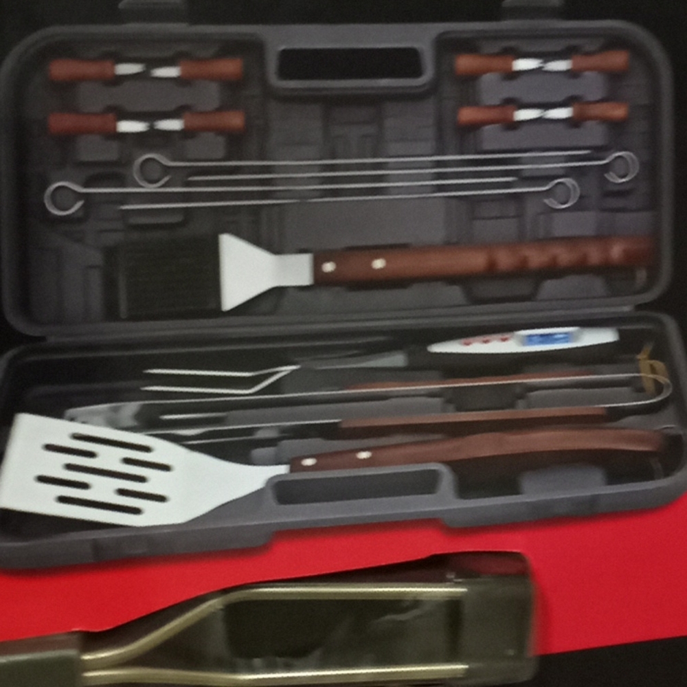 Bbq set - Picture 3 of 3